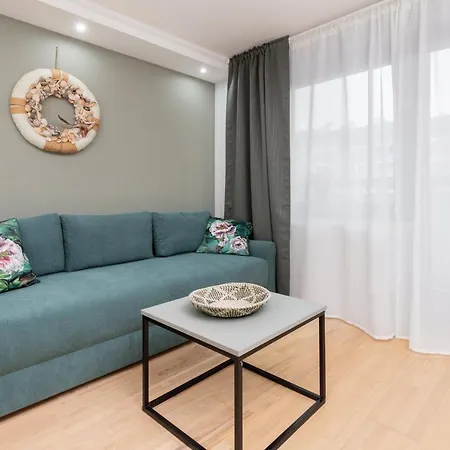 Cozy With Balcony In Dlugie Ogrody By Renters 公寓 格但斯克