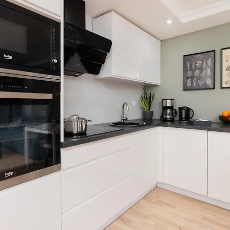 Lägenhet Cozy With Balcony In Dlugie Ogrody By Renters *