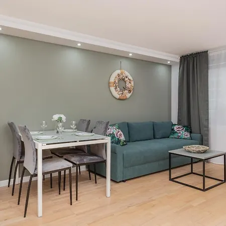 Cozy With Balcony In Dlugie Ogrody By Renters Apartament *