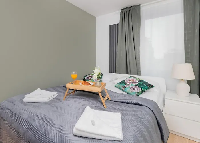 Lägenhet Cozy With Balcony In Dlugie Ogrody By Renters