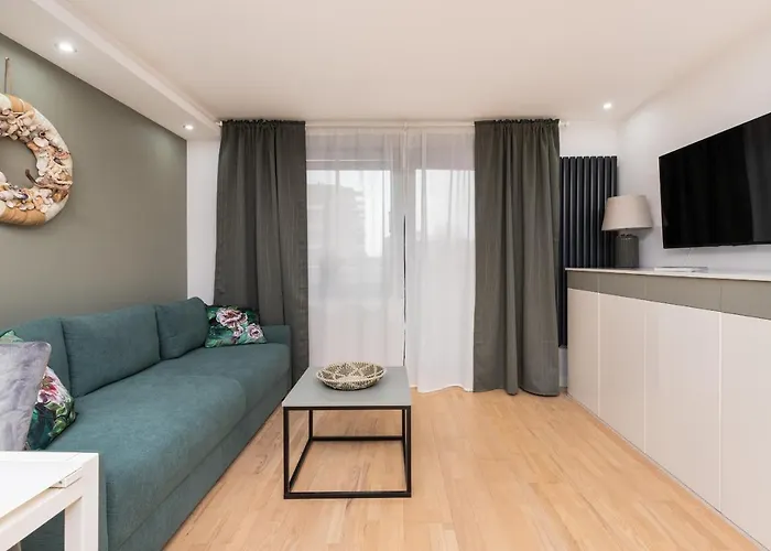 Cozy With Balcony In Dlugie Ogrody By Renters Gdańsk