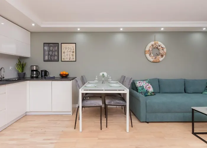 Cozy With Balcony In Dlugie Ogrody By Renters Apartament